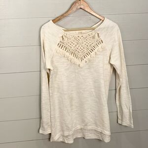 Entro boho hippie long sleeved cream colored knit lacy fringe top medium